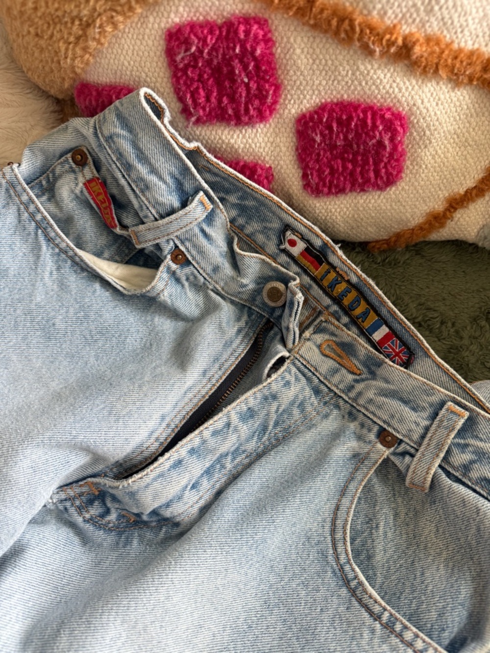 High-Rise Light Wash Women's Jeans — Casual Straight Fit - Picture 3 of 6